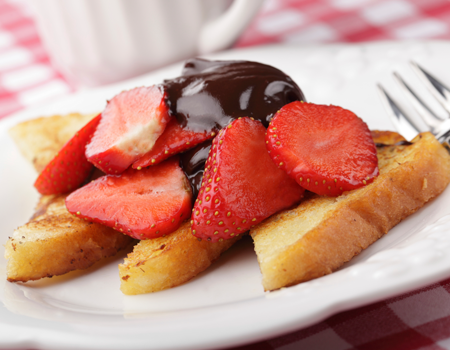 Wentelteefjes met Boerinneke chocopasta en aardbeien 